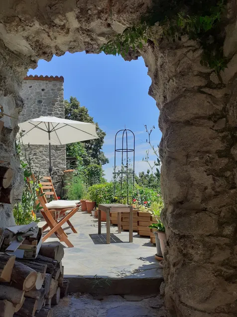Garden apartment, great views. - Image 1