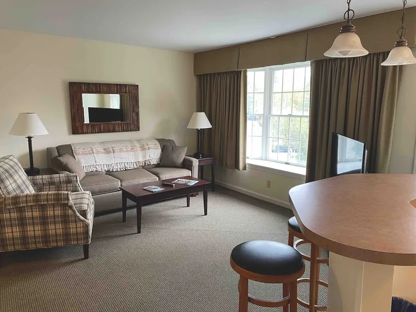 Large one bedroom, two full bath, full kitchen - Image 1