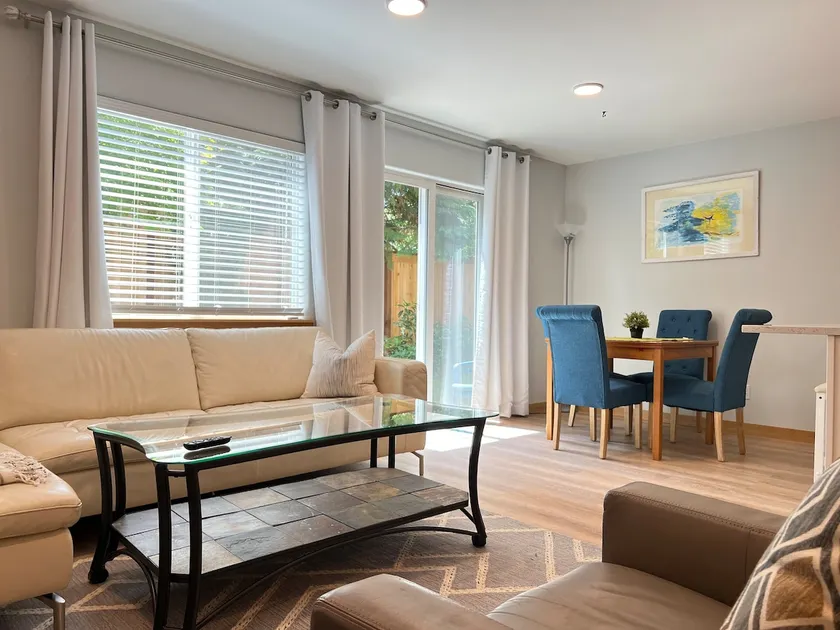 Townhouse for Vacation or Corp Rental - Image 1