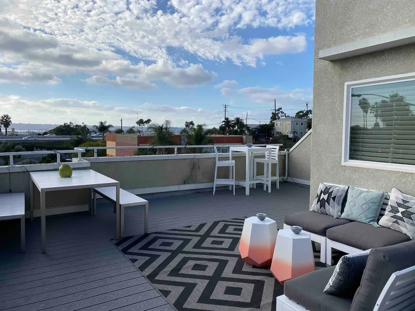 3 Level Home w/Private Rooftop Deck & views - Image 1