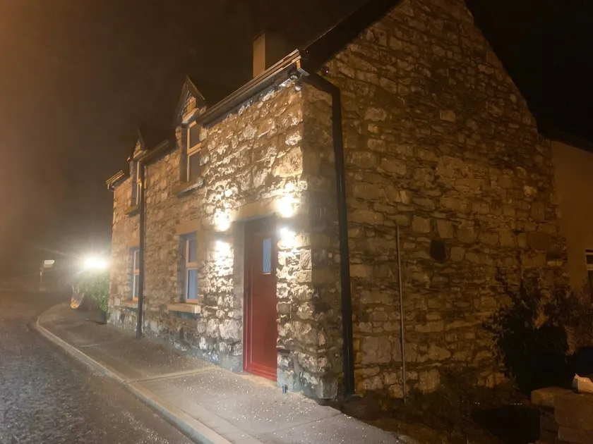 Stone Cottage By The River - Image 1