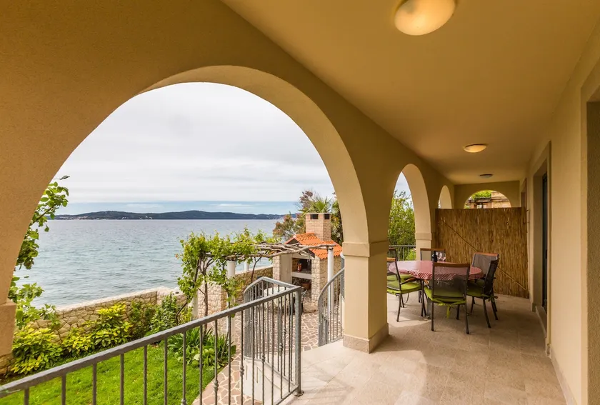 Waterfront Sea is your backyard - Image 1