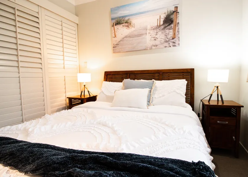 Airlie Central Apartments - Image 1