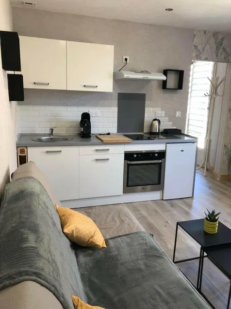 Lovely apartment with free parking - Image 1
