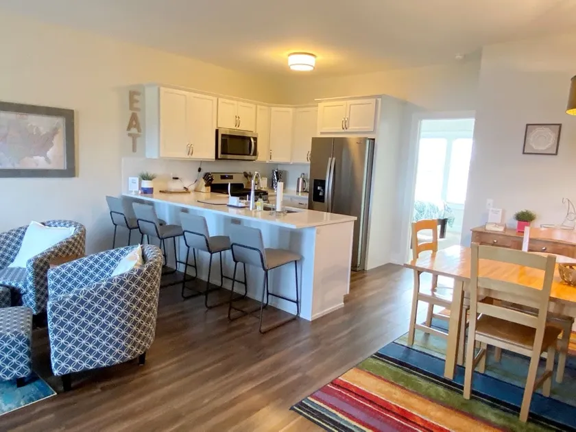 Harbor Shores Luxury Waterfront with Pool - Image 1