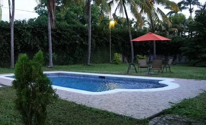 listing / 8 people - Image 1
