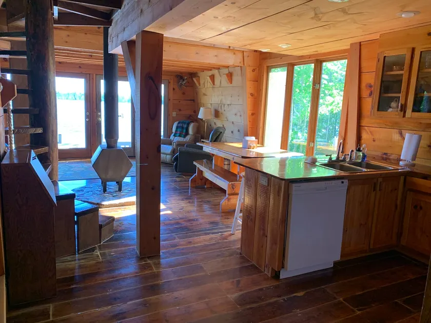 Sand Point Chalet, a charming custom cottage - Image 1