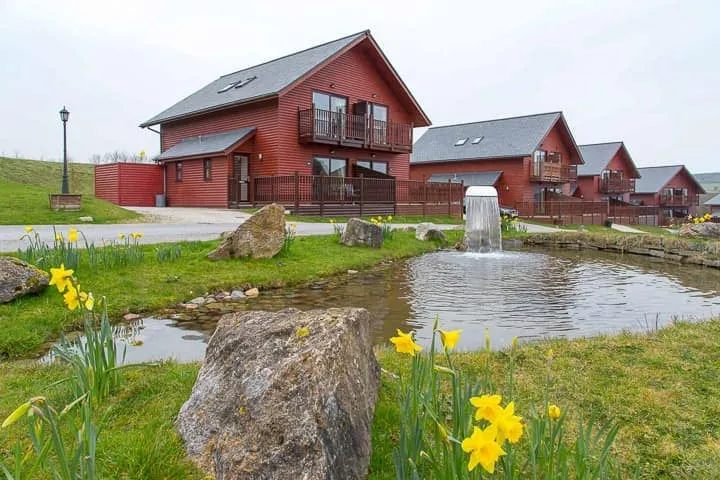 Lovely lodge in the 5* Retallack resort and spa - Image 1