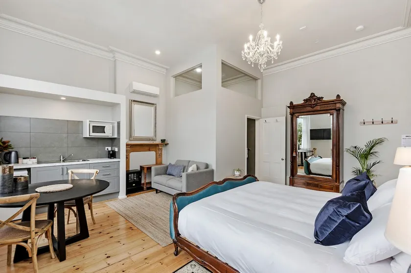 Romantic 1 BR APT short stroll to cafes & beaches - Image 1