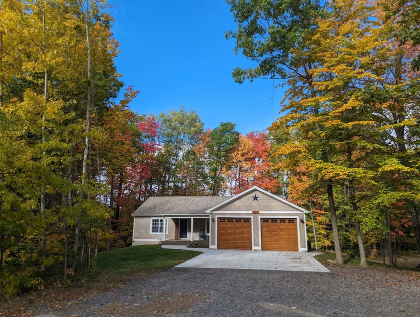 New spacious home on one acre wooded lot. - Image 1