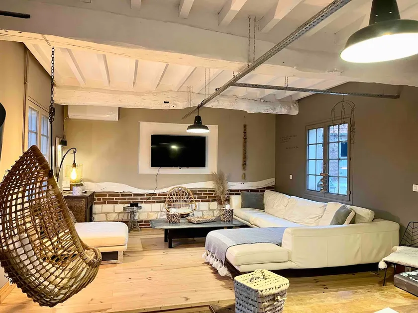 Laure's Lodge - Image 1