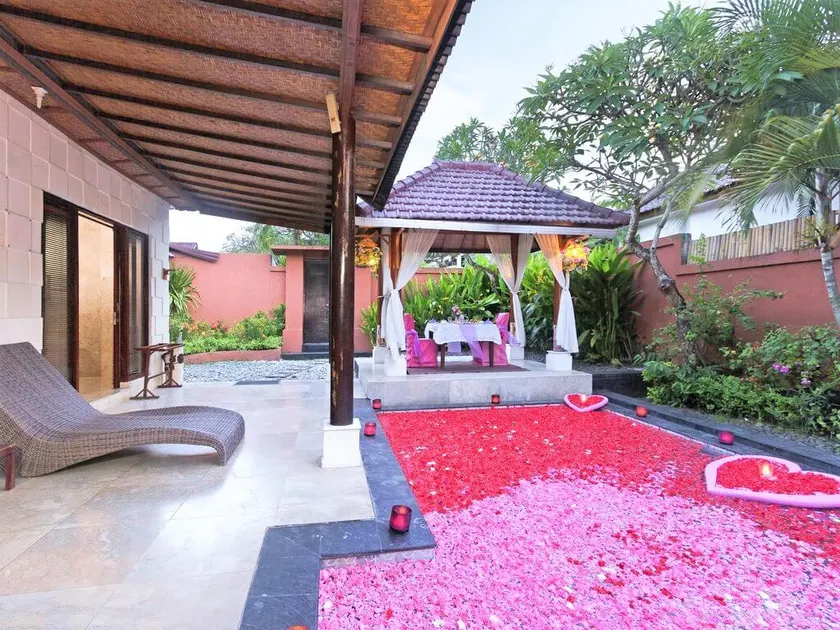 Private villa with swimming pool - Image 1