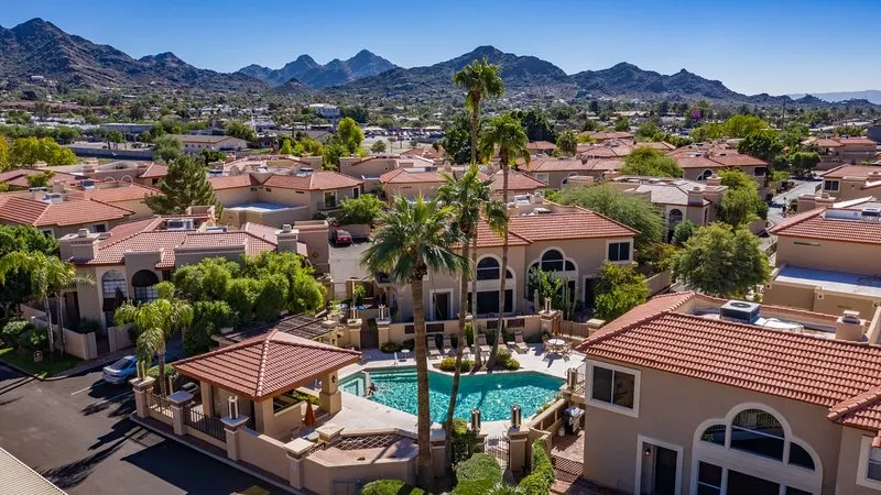 Desert Retreat, Gated, 3 Pools, Kingsize-Betten, Kabel, WiFi, kostenlose Parkplätze, PAC MAN! - Image 1