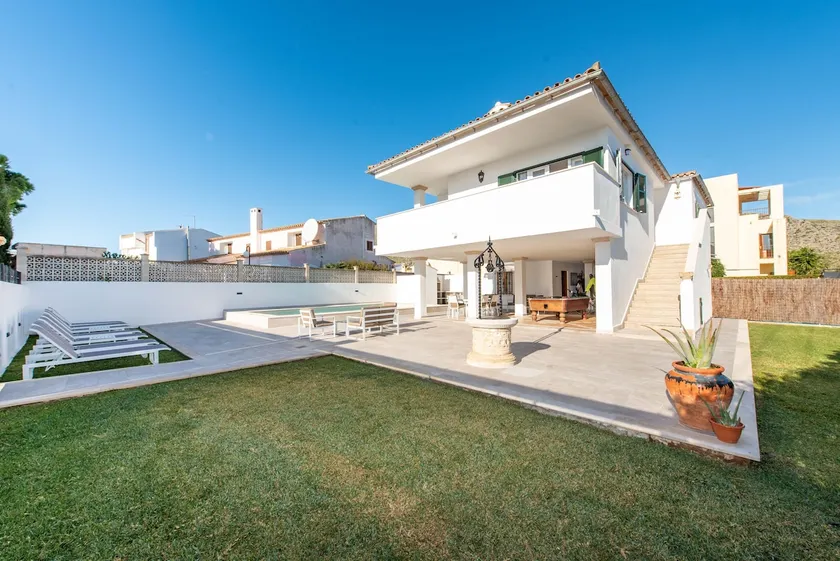 A perfect location villa for holidays with AC and private pool - Image 1