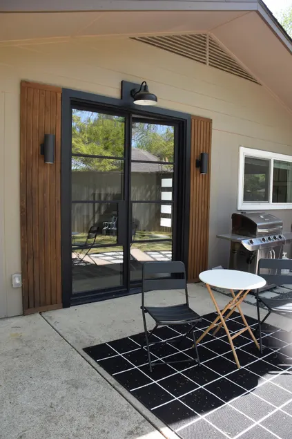peaceful + modern escape - Image 1
