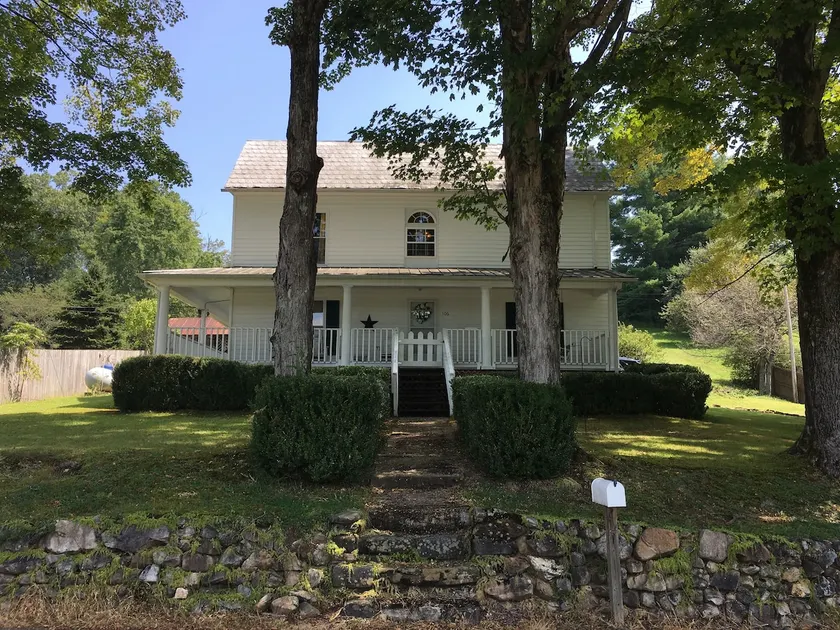 The Historic Parry House: In-Town with Views - Image 1