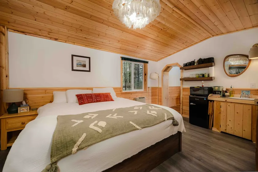 Rustic Roots Emerald Suite - Image 1