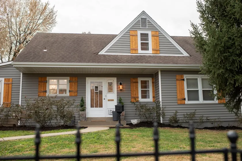 Charming Bungalow in Historic St. Charles, MO - Image 1