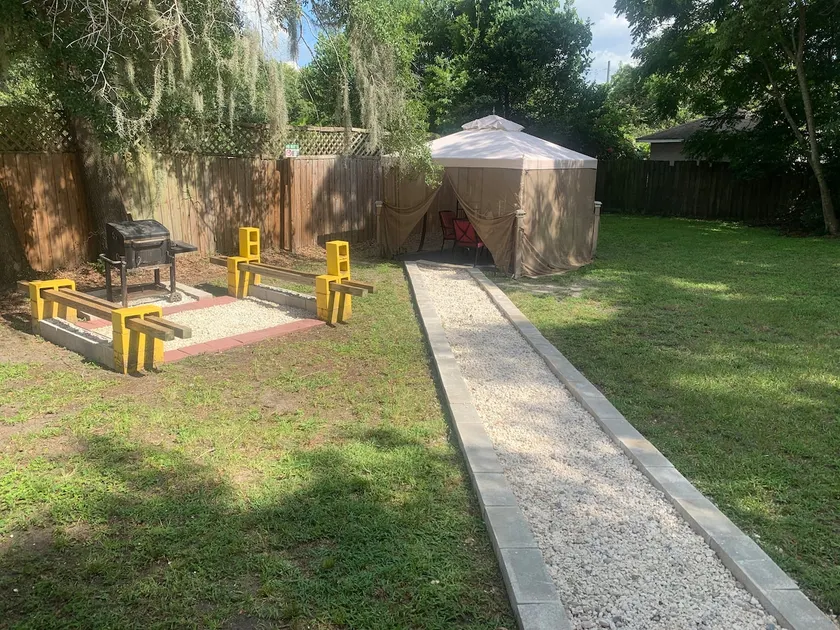 Pet friendly house w/washer & dryer & AC & Parking - Image 1