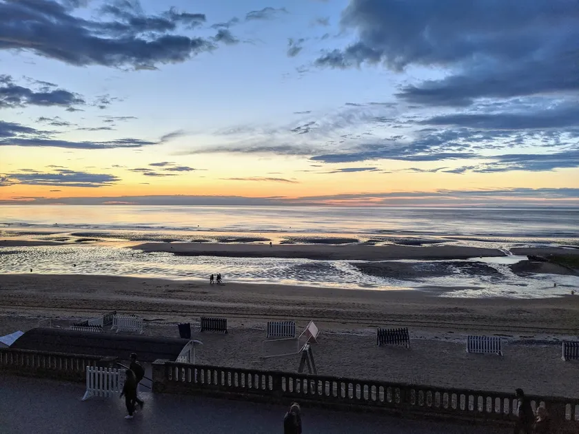 A balcony over the sea - Image 1