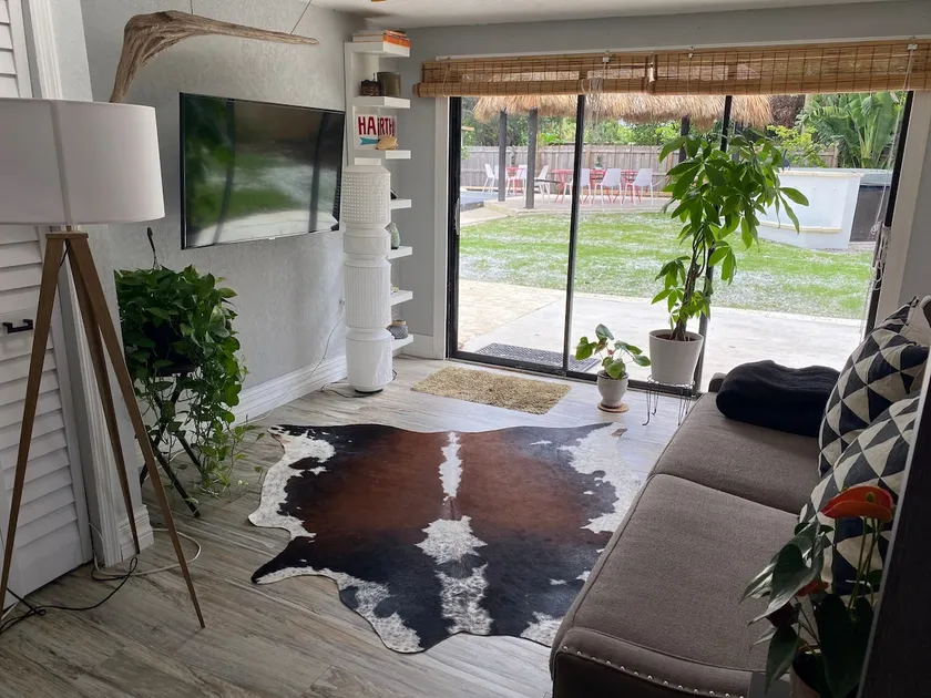 Tiki Retreat 🏝Pool ,1 mile to Beach! - Image 1