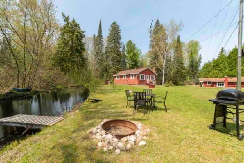 Mud Creek Cottage waterfront acre lot & game-room - Image 1