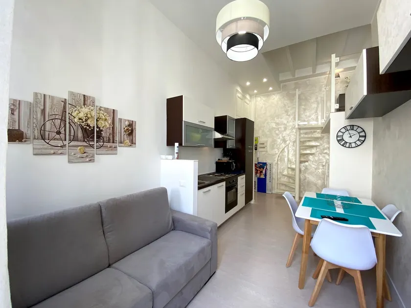 Charming 2-room apartment in the heart of Menton - Image 1