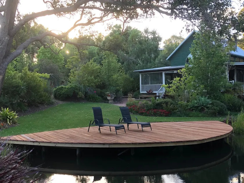 Lakeside Garden Chalet - Image 1