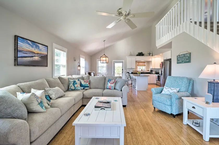 Carefree Coastal Getaway - Walk to Long Beach - Image 1