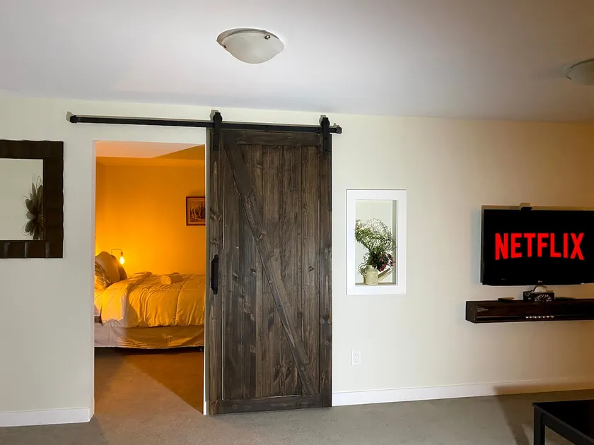 Charming modern barn style apartment - Image 1