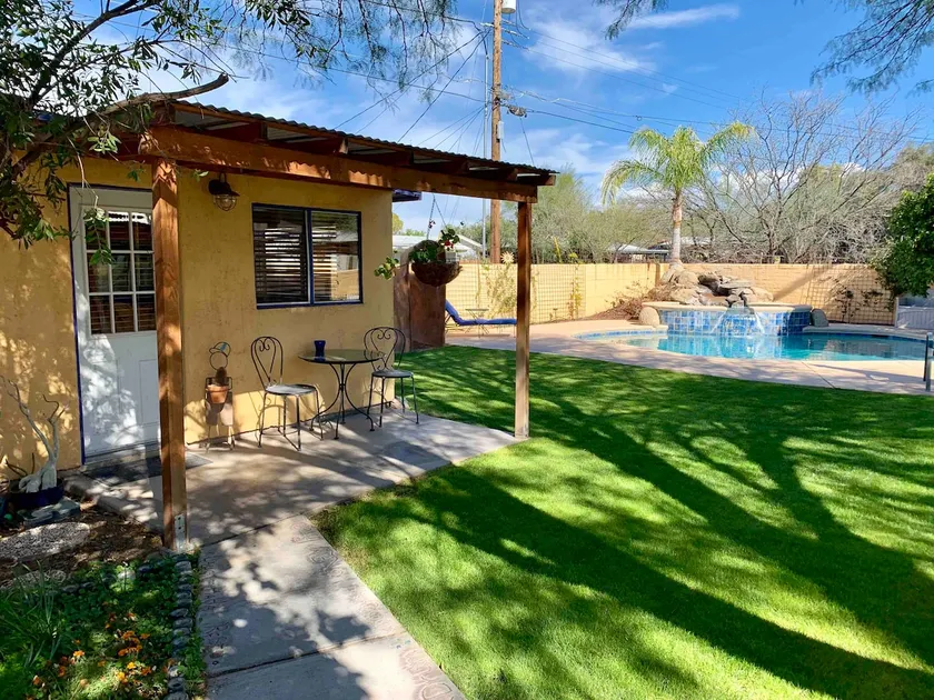 Midtown Oasis Cottage - Image 1