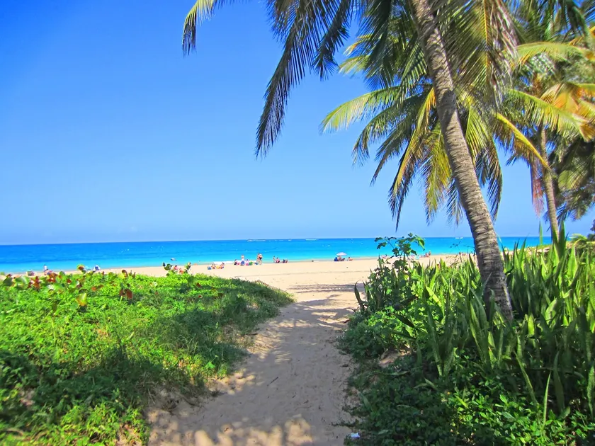 Exclusive Townhouse Just Steps from the Beach - Image 1