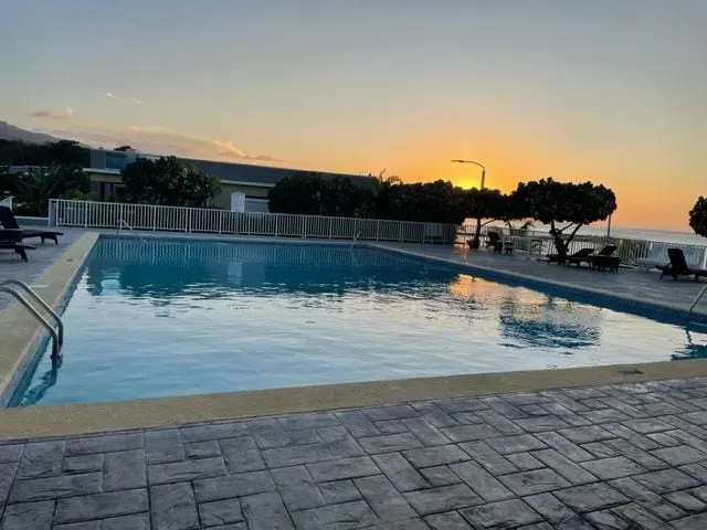 KING SIZE Villa with Pool and beach - Image 1