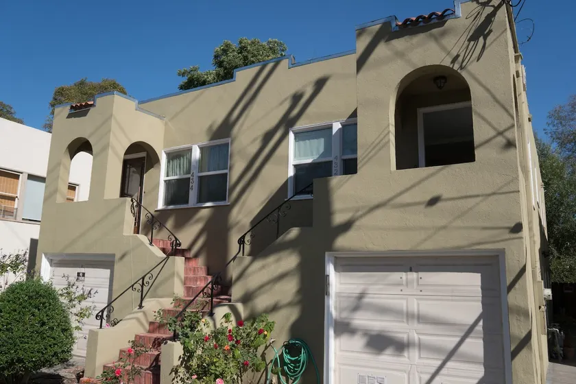 Creekside Unit in Vibrant Dimond District - Image 1