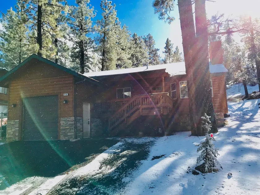 Rustic Private Cabin w/ Fireplace, BBQ & Fire Pit - Image 1