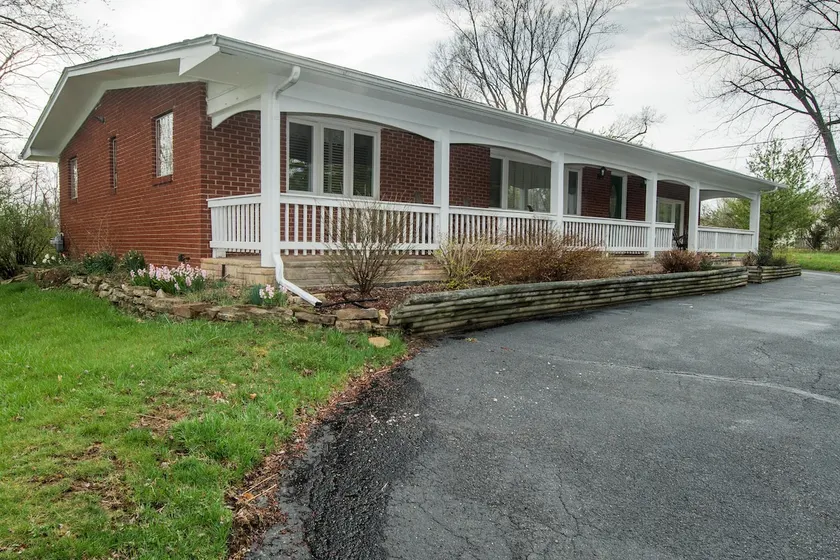 Brick Lodge | Hot Tub • Pool Table • WiFi - Image 1