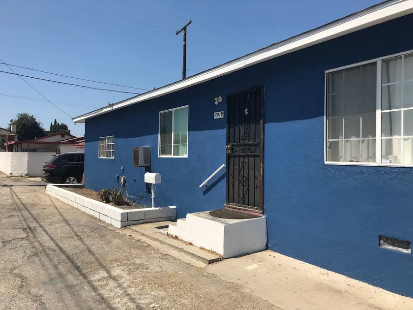 Completely refurbished house only 15 min from LAX! - Image 1