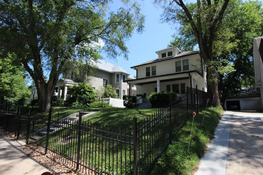 4 Beds 2 Full Baths Near Downtown UNMC Zoo Airport - Image 1