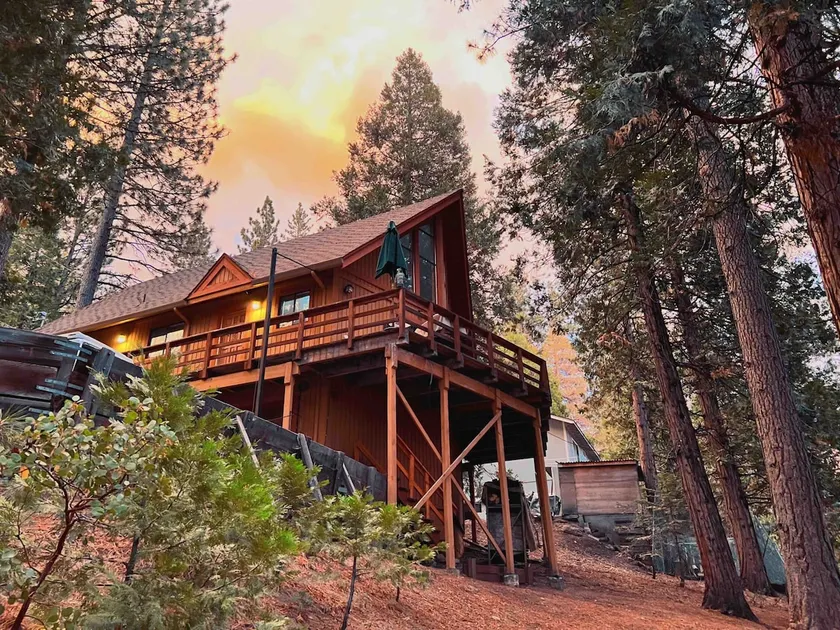 <10 min to Pinecrest Lake|Game Room|Fire Pit|Wifi - Image 1