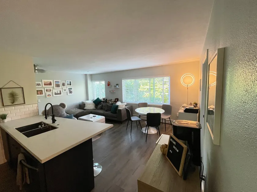 Clean Modern Look Condo Next to Convention Center - Image 1