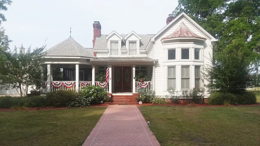 Our Country House. 100 y/o farmhouse on 10 acres - Image 1