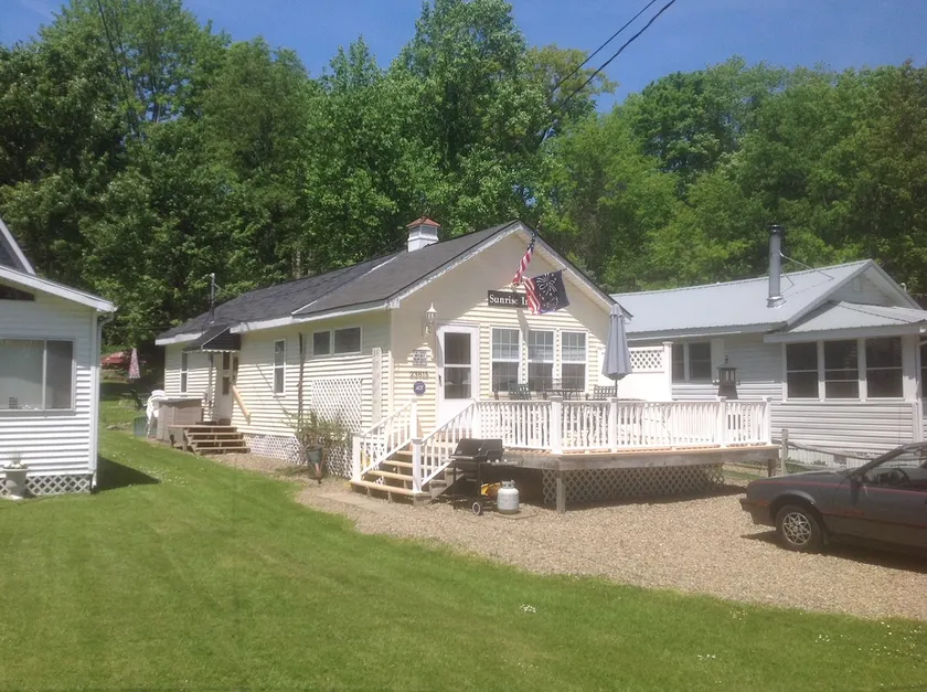 Sunrise Inn Cottage (Canadohta Lake) - Image 1