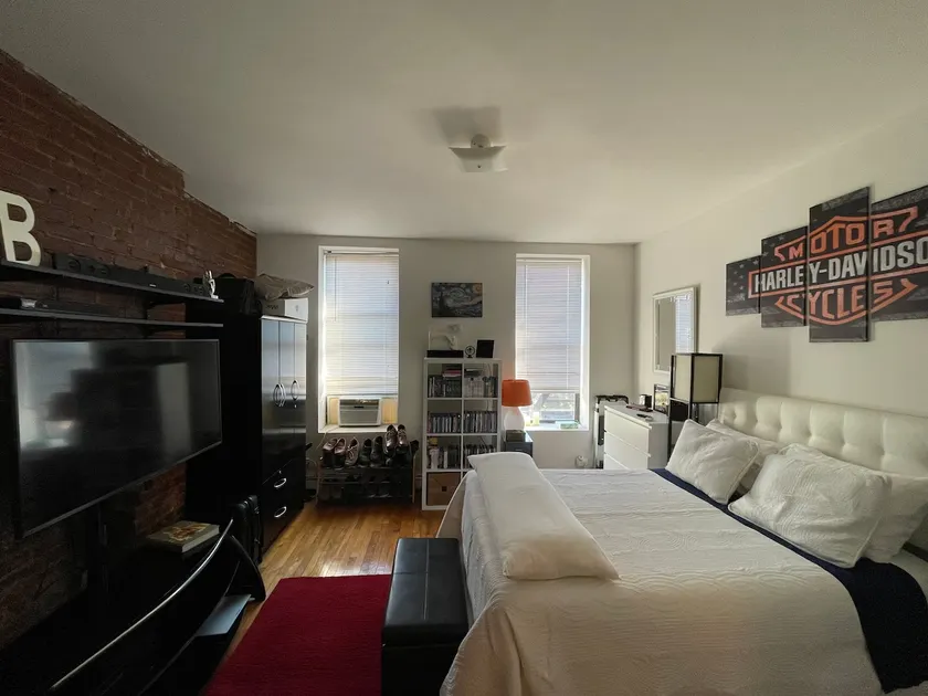 Cozy and small apartment. Perfect for couples. - Image 1