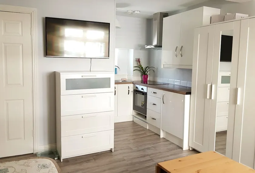 Studio Apt in the Heart of Cobh - Image 1