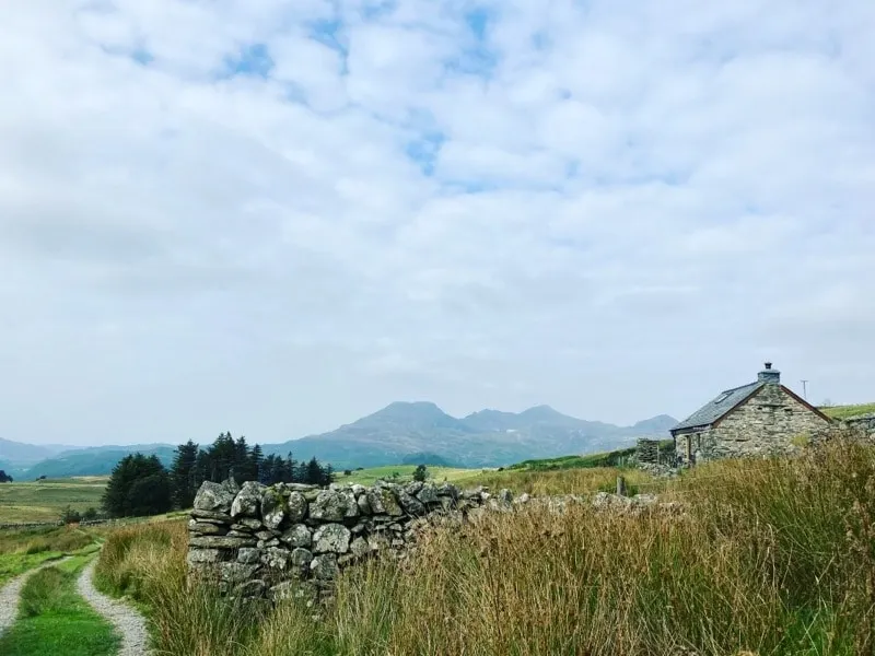 Romantic retreat, pet friendly, stunning views, log burner, walks from the door. - Image 1