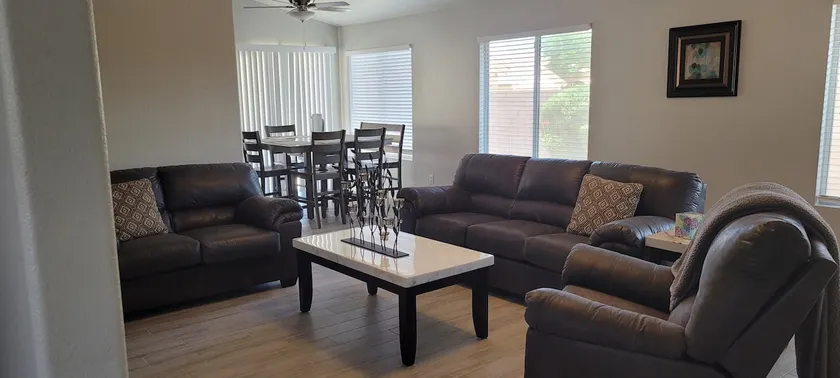 Quiet Peoria 2 Car Garage Fast Internet Smart TVs - Image 1