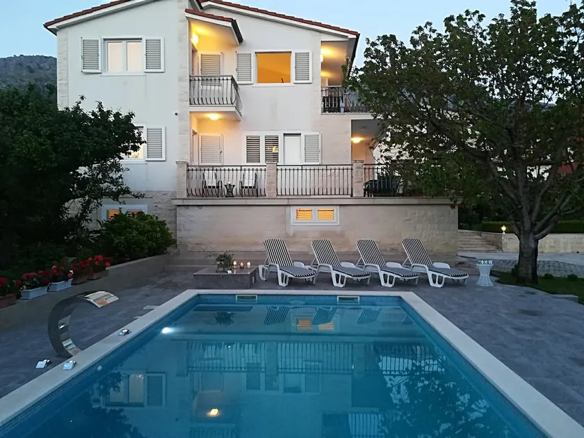 Villa 4US with pool,near Split and sea - Image 1