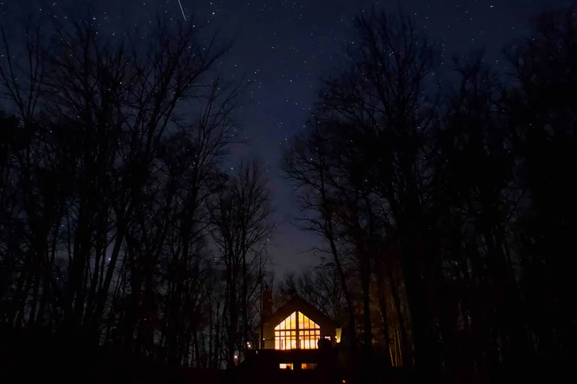 NEW Spacious Goose Lake Chalet+Hot Tub - Image 1