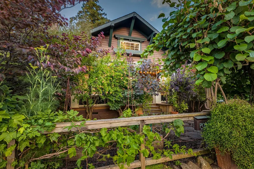 The Roost - A Private Escape in Downtown Petaluma! - Image 1
