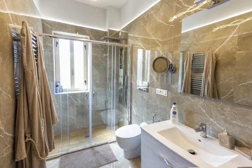 Modern Home! 2 Min Walk to Beach! Sleeps 6! - Image 1